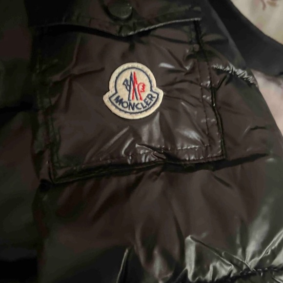 Moncler jacket size large 200$ - Picture 2 of 4